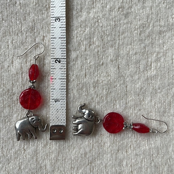 Elephant and Venetian glass bead dangle earrings - Picture 4 of 4